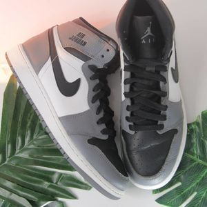 Jordan 1 Gray White Black Sneakers size 6.5youth/8womens/38.5EU 001539